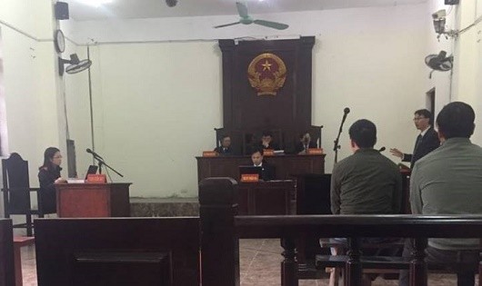 Luật sư Đặng Văn Cường tranh luận tại tòa.