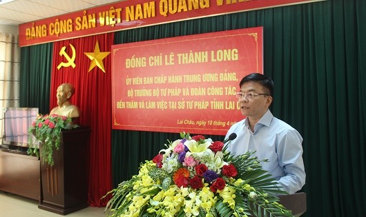 Bộ  trưởng Lê Thành Long phát biểu tại buổi làm việc với Sở Tư pháp Lai Châu.
