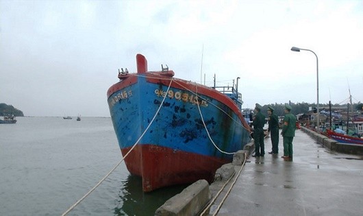 Vi phạm vùng biển nước ngoài, tàu cá QNg 90518TS bị tước giấy phép vĩnh viễn