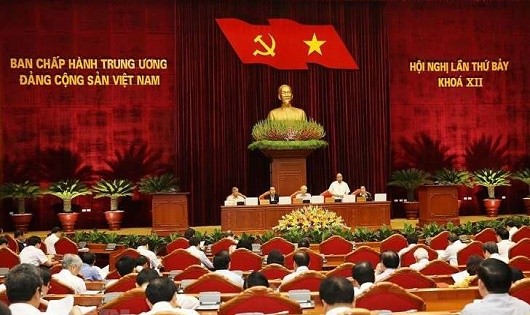 Ủy viên Bộ Chính trị, Thủ tướng Chính phủ Nguyễn Xuân Phúc điều hành phiên thảo luận sáng 8/5.