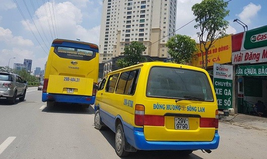Hà Nội: Nhà xe Đồng Hương Sông Lam ngang nhiên dừng đỗ, đón trả khách trên đường