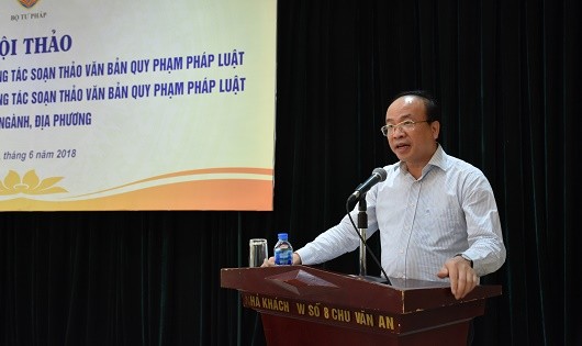 Thứ trưởng Phan Chí Hiếu phát biểu tại hội thảo.