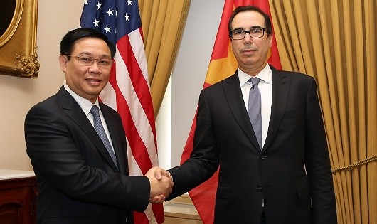 Phó Thủ tướng Vương Đình Huệ tại cuộc gặp Bộ trưởng Tài chính Mỹ Steven Mnuchin.