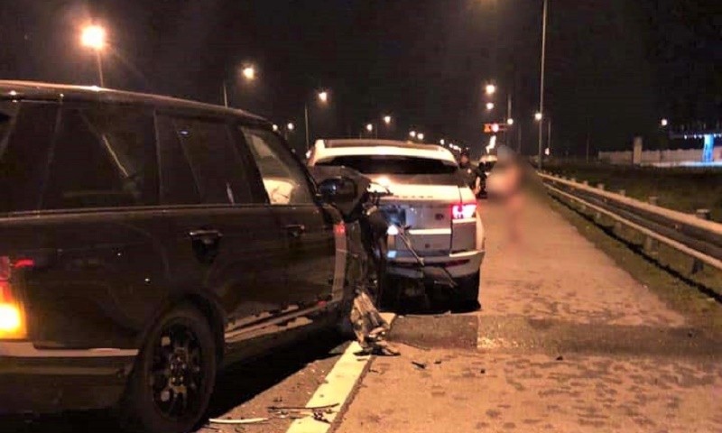 Hai xe Ranger Rover đâm nhau trên cao tốc Hà Nội - Hải Phòng tối 9/2