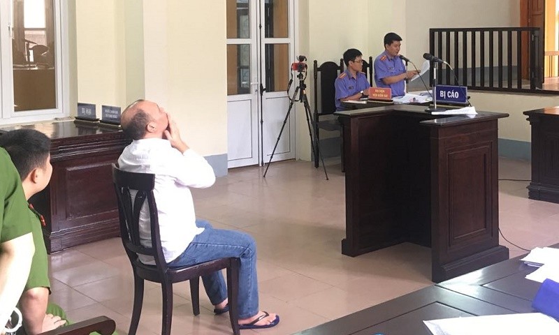 Bị cáo Bùi Mạnh Giáp vẫn không tin rằng vị đại diện VKSND TP Móng Cái buộc tội bản thân bằng những chứng cứ đầy mâu thuẫn.