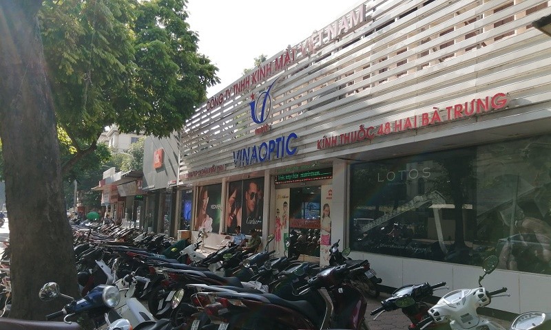 Các cửa hàng trên mặt phố Hai Bà Trưng thuộc diện tích khuôn viên của Viện Dược liệu.