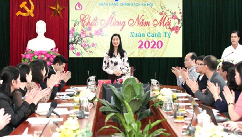 Bà Trần Lan Phương, Phó TGĐ NHCSXH thông báo tình hình hoạt động năm 2019.
