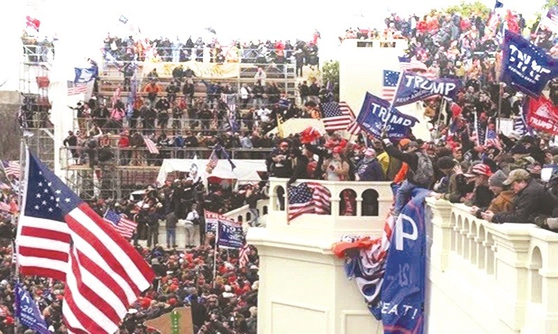 Người biểu tình tràn vào trụ sở Quốc hội Mỹ.