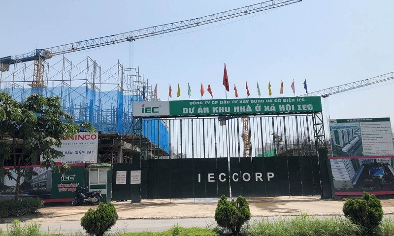 Dự án Khu nhà ở xã hội IEC nằm giữa trung tâm hành chính huyện Thanh Trì, cách bến xe Nước Ngầm chỉ hơn 1km, dự án với gần 1.200 căn hộ đang làm sốt thị trường BĐS phía Nam Hà Nội. 