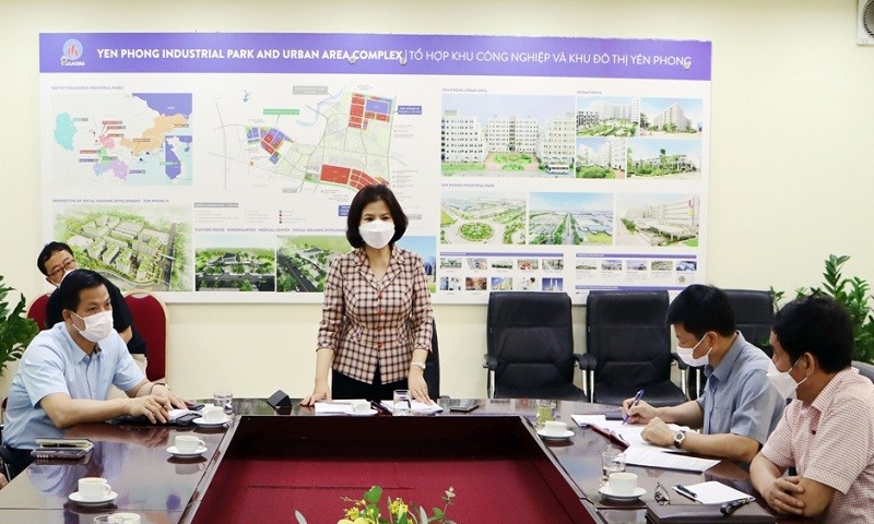 Bà Nguyễn Hương Giang - Chủ tịch tỉnh Bắc Ninh chỉ đạo buổi làm việc với Công ty TNHH Samsung Electronics Việt Nam.