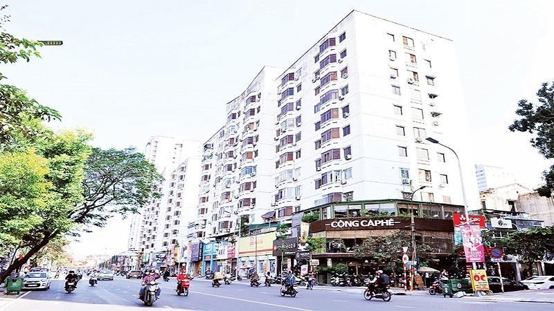Nhà B4 và B14 Kim Liên là một trong số ít chung cư cũ ở Hà Nội đã được cải tạo.