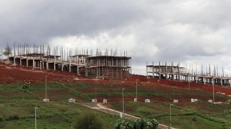 Các dự án bất động sản xây dựng trái quy định đang phát triển rầm rộ tại TP Bảo Lộc (Ảnh: Người lao động)