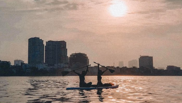 Chèo thuyền Kayak trên Hồ Tây - thú vui mới của giới trẻ Hà Thành