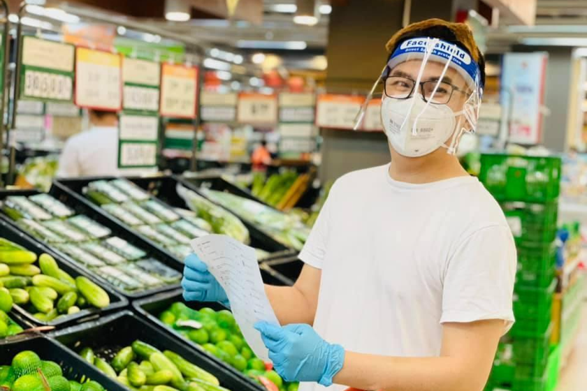 Đại Nghĩa hăng hái đi siêu thị giúp người dân TP HCM; NS Xuân Bắc có triệu chứng nghi nhiễm COVID-19