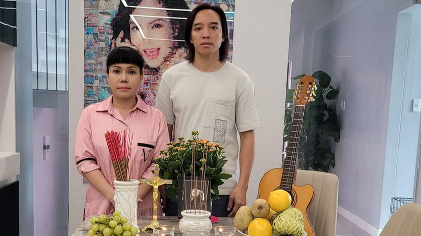 Vợ chồng nghệ sĩ Việt Hương tổ chức lễ giỗ đầu cho Chí Tài
