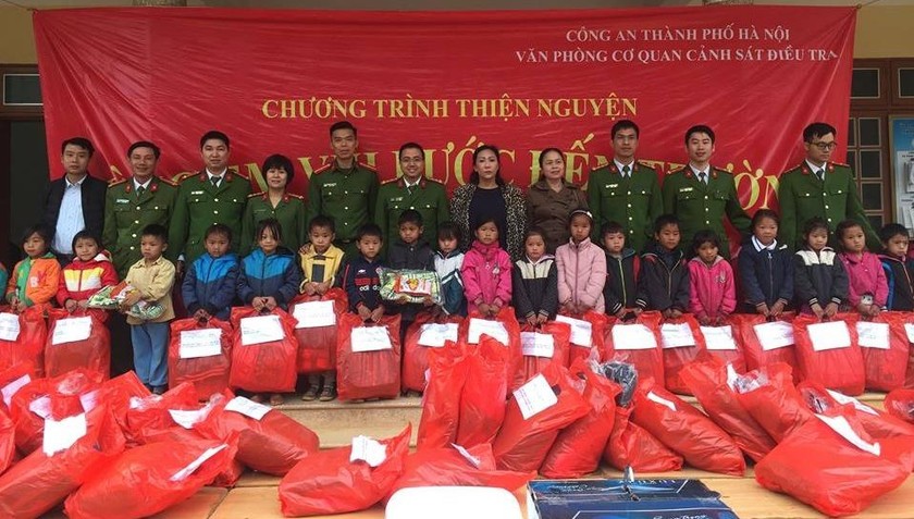 Công an Hà Nội chung tay nâng bước học sinh vùng cao Phiêng Pằn đến trường