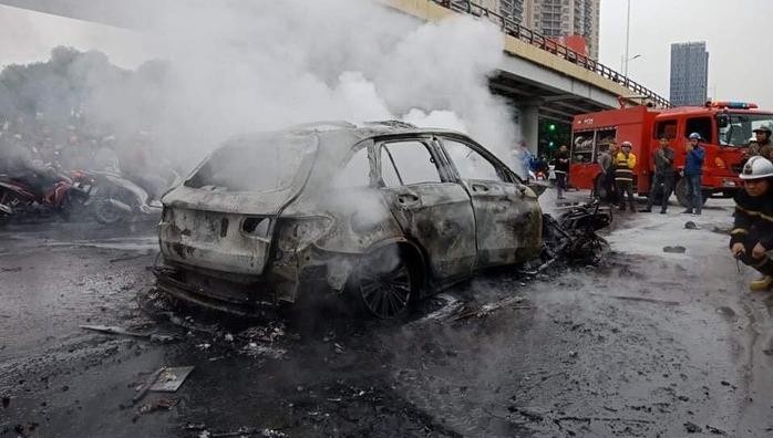 Công an tạm giữ nữ tài xế xe Mercedes tông chết người tại Hà Nội