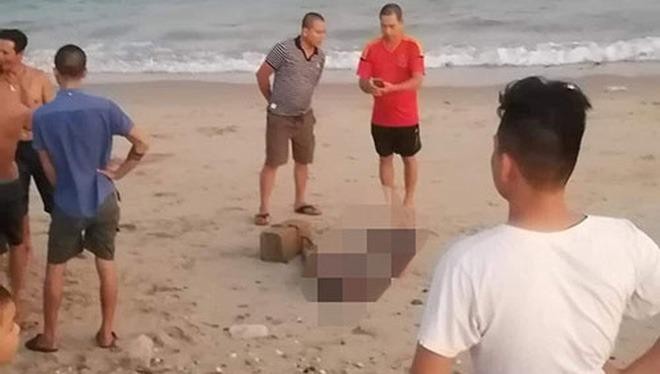 Phát hiện thi thể bị cột đá dạt vào bờ biển ở Bình Thuận