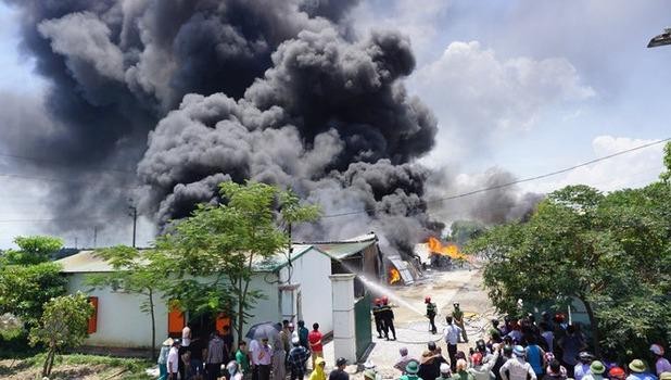 Cháy lớn giữa trưa tại Khu công nghiệp Tây Bắc ga Thanh Hoá