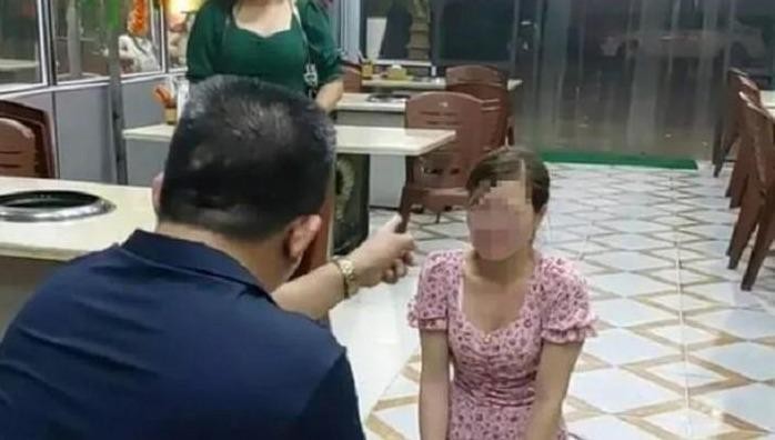 Cô gái bị bị quỳ gối ở quán Nhắng nướng đã phải đến viện kiểm tra sức khoẻ do hoảng sợ
