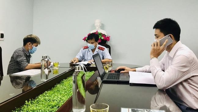 Nguyễn Văn Hưng làm việc với cơ quan chức năng tại Sở TT&TT tỉnh Bắc Giang (Ảnh: Sở TTTT Bắc Giang)