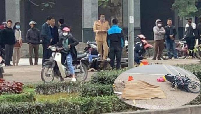 Hiện trường xảy ra vụ việc người phụ nữ lái xe máy tông vào gốc cây tử vong trên địa bàn quận Hà Đông, TP Hà Nội

