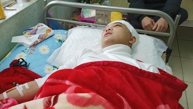 Em Phan Thanh L. bị bạn cùng trường đánh vỡ sọ não, tổn hại 49% sức khỏe.