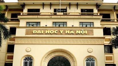Hiệu trưởng Trường Đại học Y Hà Nội bị tố tán tỉnh, cưỡng ép nữ sinh viên.