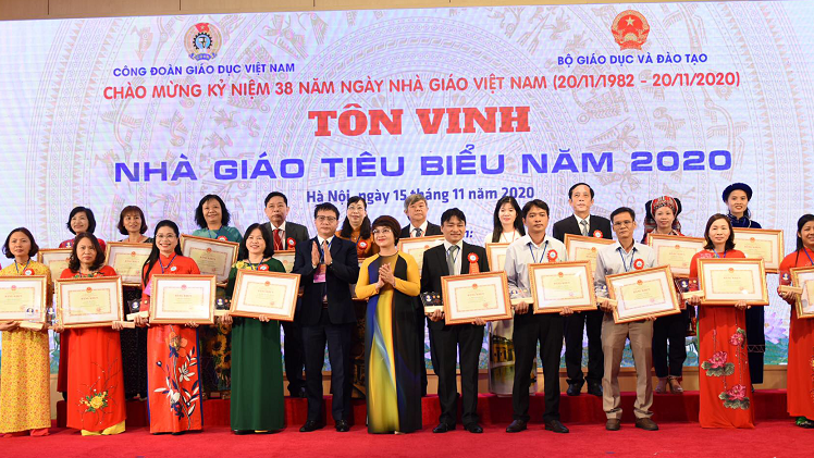 Bộ GD-ĐT và Công đoàn Giáo dục Việt Nam tổ chức lễ tôn vinh các nhà giáo tiêu biểu năm 2020. Nguồn: internet 