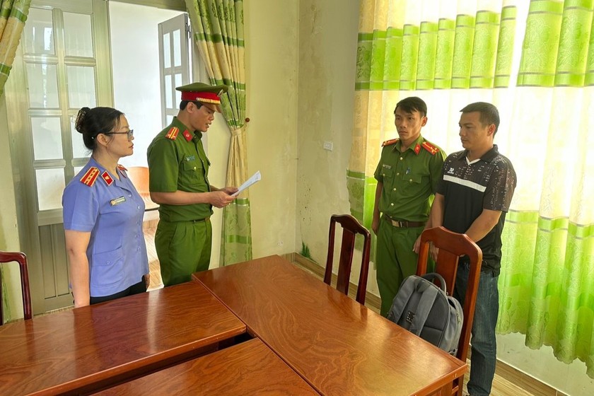 Cơ quan CSĐT Công an tỉnh Bình Phước thi hành Quyết định khởi tố bị can, lệnh bắt bị can để tạm giam đối với Chu Văn Kiên. 