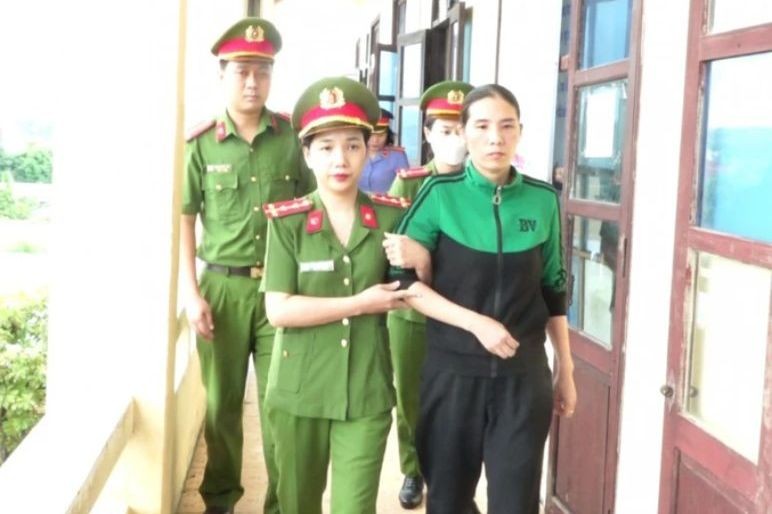 Cơ quan Cảnh sát điều tra Công an tỉnh Quảng Bình đã thi hành lệnh khám xét nơi làm việc, nơi ở của Nguyễn Thị Loan. Ảnh: CACC