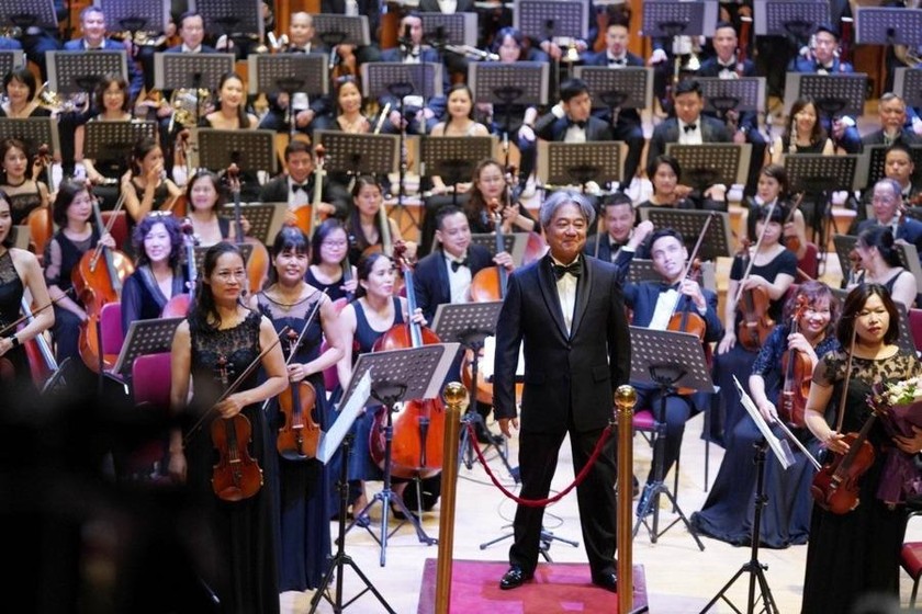Dàn nhạc Giao hưởng Việt Nam cùng nhạc trưởng Honna Tetsuji sẽ biểu diễn trong đêm nhạc.