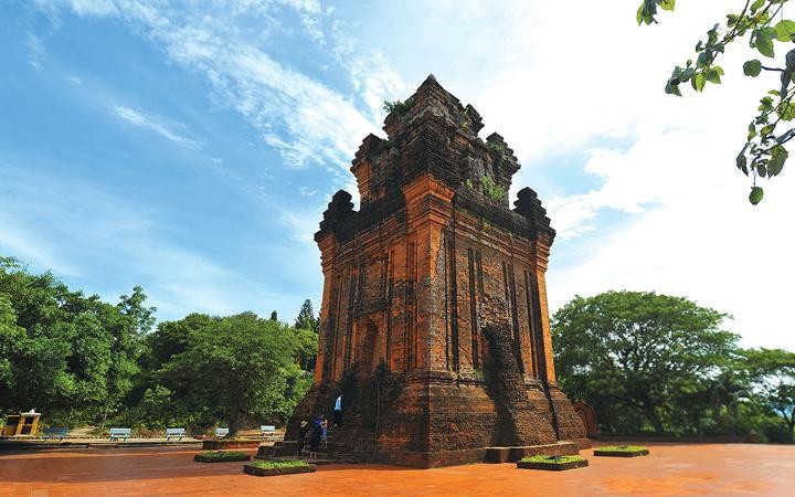 Di tích kiến trúc nghệ thuật Tháp Nhạn ở thành phố Tuy Hòa, tỉnh Phú Yên được xếp hạng di tích quốc gia đặc biệt vào đợt 9 năm 2018