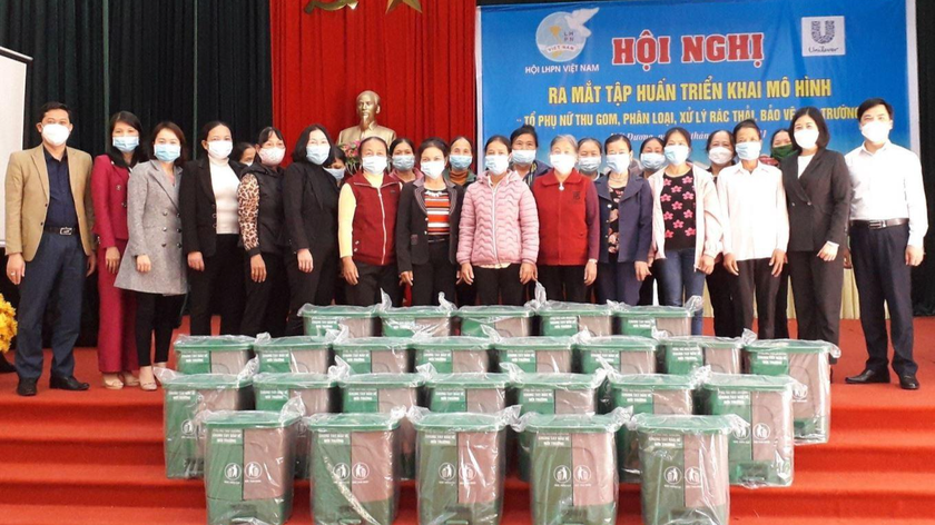 Lễ ra mắt mô hình Tổ phụ nữ thu gom, phân loại, xử lý rác thải, bảo vệ môi trường tại huyện Thanh Miện, Hải Dương tháng 11/2021.