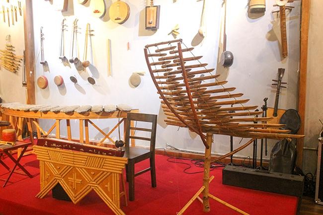 Nhạc cụ truyền thống là tài sản quý giá của cộng đồng các dân tộc Việt Nam và là một bộ phận của di sản văn hóa Việt Nam