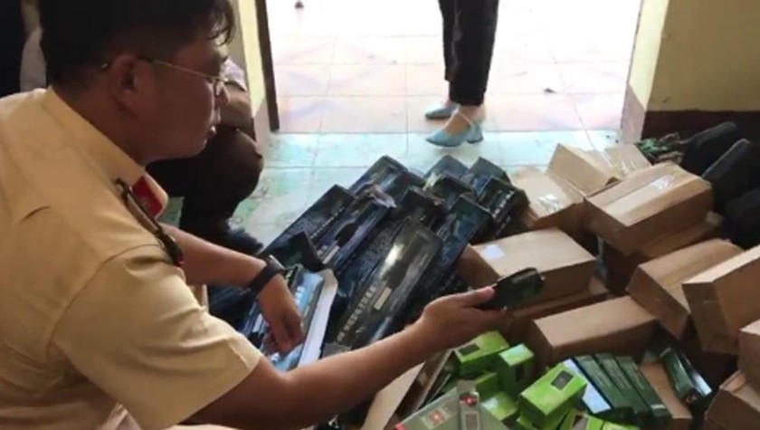 Tổ công tác Trạm CSGT Diễn Châu đã thu giữ hàng trăm hung khí, công cụ hỗ trợ trái phép