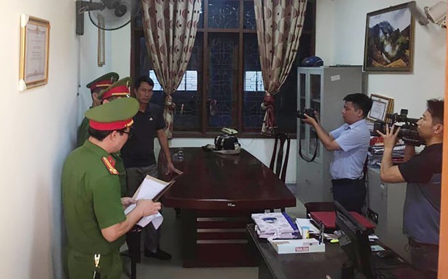 Quyền trưởng phòng Chính sách (Ban Dân tộc tỉnh Nghệ An) Nguyễn Tâm Long bị khởi tố 2 tội danh.