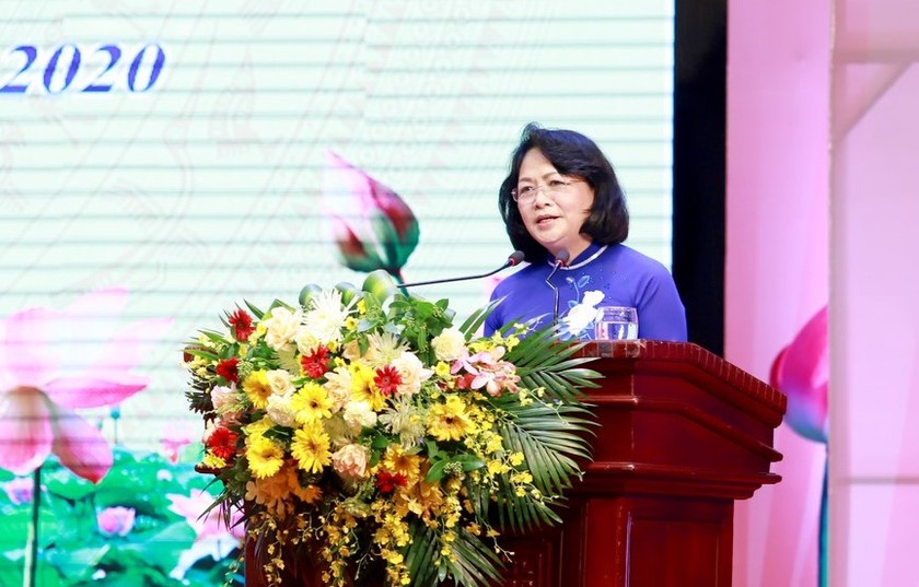 Phó Chủ tịch nước Đặng Thị Ngọc Thịnh phát biểu tại Đại hội thi đua yêu nước tỉnh Nghệ An giai đoạn 2015 -2020 (ảnh: Báo NA)