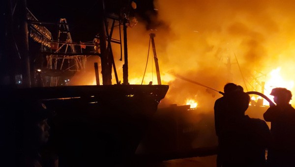 Vụ cháy tàu gây thiệt hại lớn với ngư dân