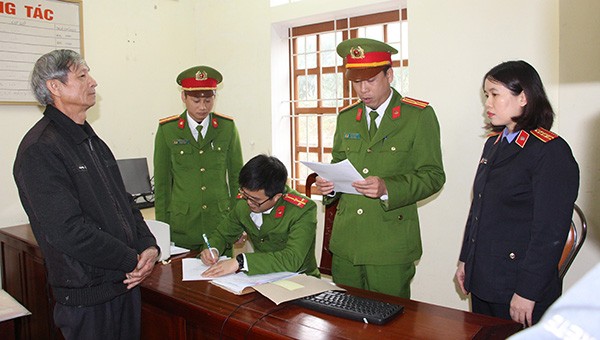 Đọc quyết định khởi tố vụ án, khởi tố bị can đối với đối tượng Lưu Quang Thượng
