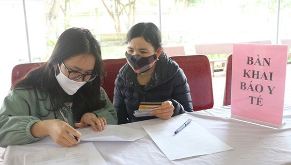 Người dân Nghệ An thực hiện khai báo y tế (ảnh BH)