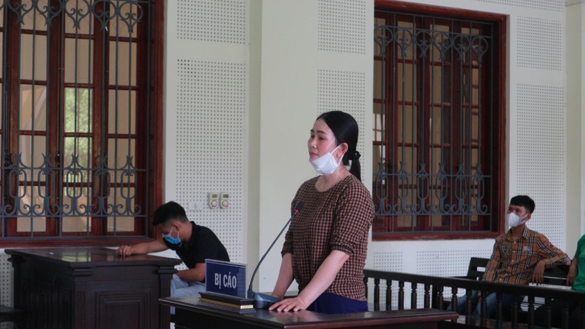 Bị cáo Phạm Thị Hương lĩnh án 4 năm tù.