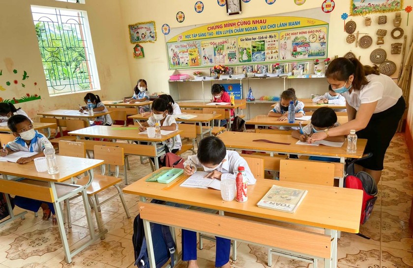 Trước đó, tranh thủ "thời gian vàng" một số trường học ở miền núi Nghệ An đã đón học sinh đến trường.