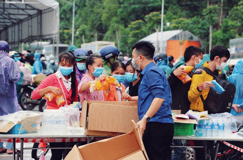Gần 16 nghìn lao động gặp khó khăn vì dịch COVID-19 tại Nghệ An được hỗ trợ.