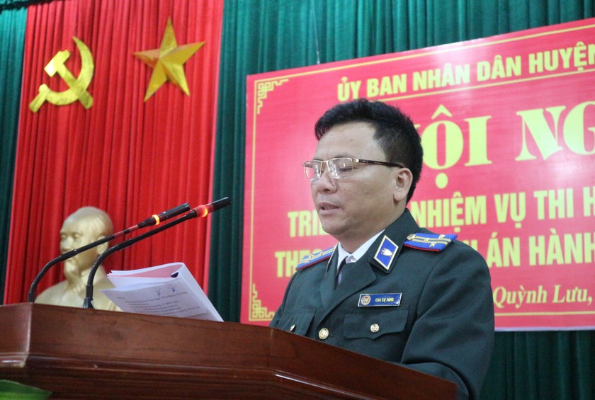 Quyền Chi cục trưởng Chi cục THADS huyện Quỳnh Lưu Cao Cự Hùng báo cáo tổng kết THADS năm 2020 và phương hướng nhiệm vụ năm 2021.