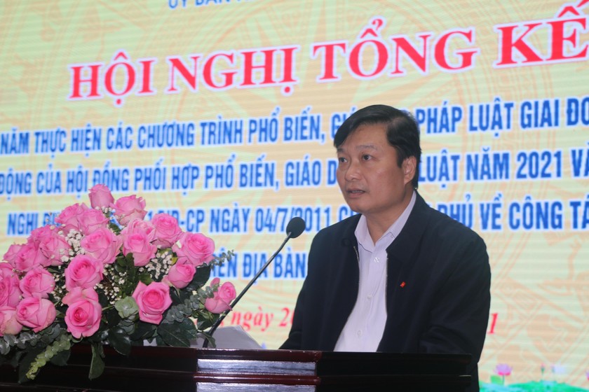 Phó Chủ tịch Thường trực UBND tỉnh Nghệ An Lê Hồng Vinh phát biểu tại hội nghị