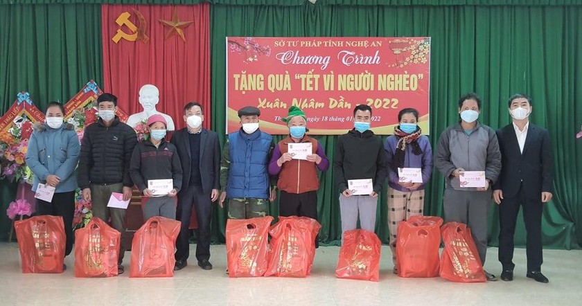 58 suất quà đã được Sở Tư pháp Nghệ An gửi tặng cho các gia đình chính sách và hộ dân có hoàn cảnh khó khăn tại xã Thanh Sơn