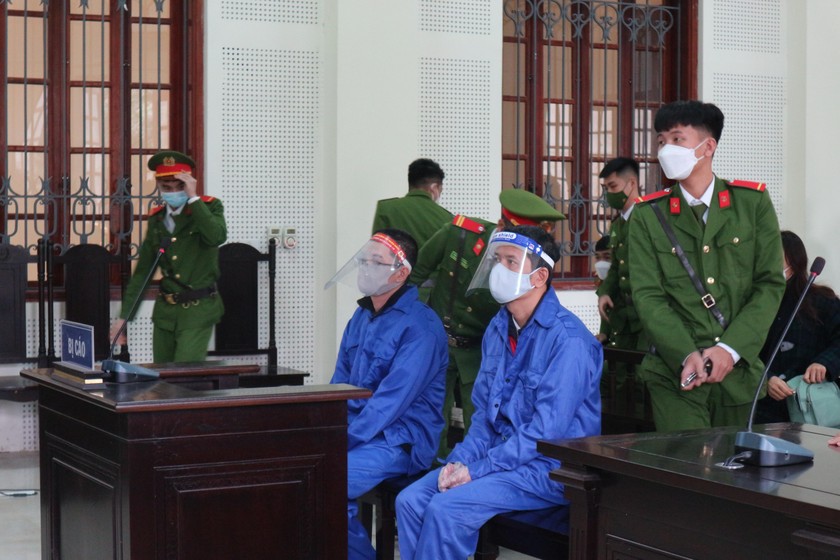 Hai bị cáo Nguyễn Lê Khánh, Nguyễn Quỳnh Nam bị đưa ra xét xử về tội “Vi phạm quy định về an toàn lao động”