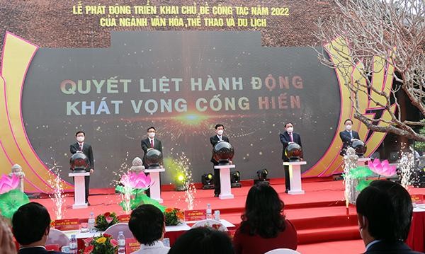 Các đại biểu bấm nút khởi động triển khai chủ đề công tác năm 2022 của ngành Văn hóa, Thể thao và Du lịch