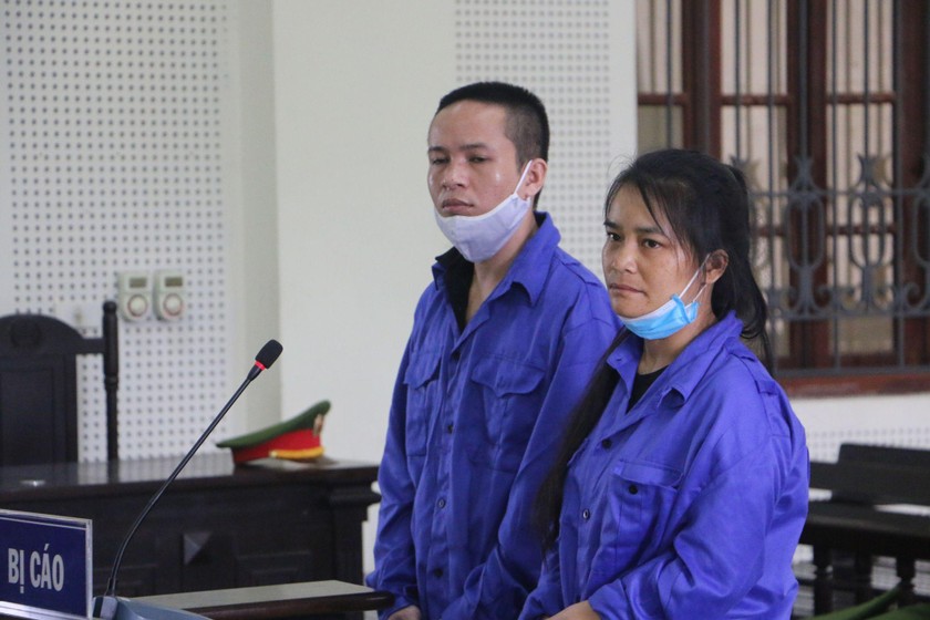 Hai bị cáo Hiền và Triều tại phiên tòa